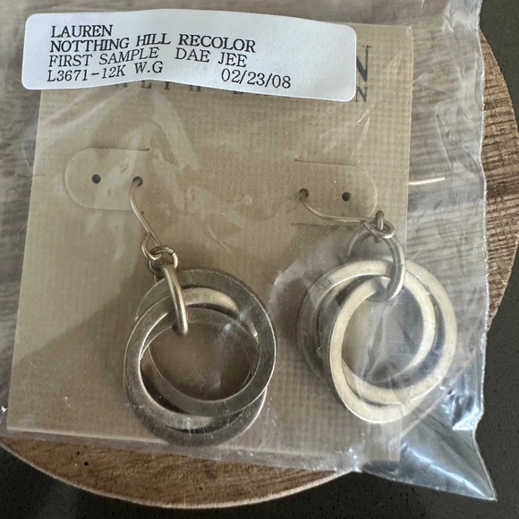 Knot hanging earrings - Picture 1 of 3